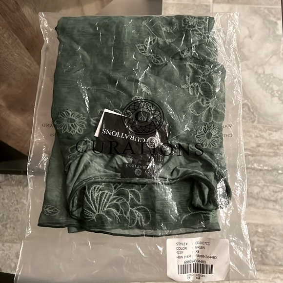 Curations Embroiderd Sleeveless Tank Top/ Blouse in Green, Size XS New w/Tag - Picture 5 of 7